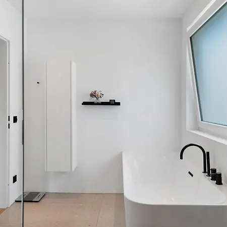 Modern House, Pool, Garden Nyaraló *